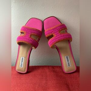 STEVE MADDEN CROCHET SLIDE SANDALS IN PINK WITH ORANGE TRIM